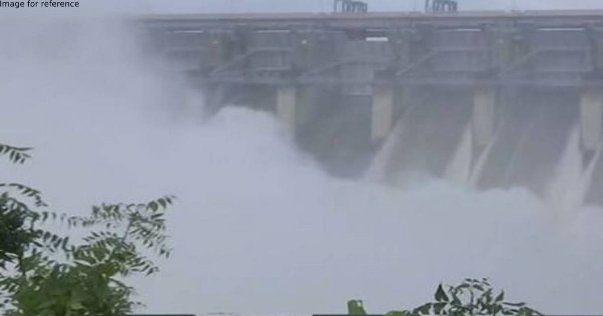 Amid heavy rains in Gujarat, massive amount of water discharged from Ukai Dam in Tapi